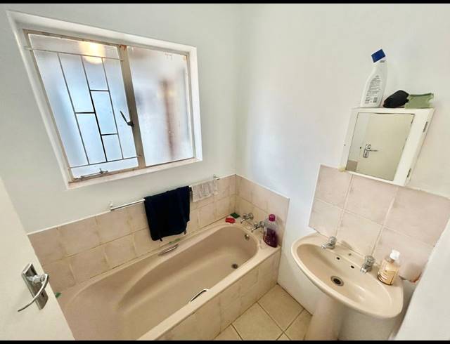 5 BEDROOM HOUSE FOR SALE IN FLORA PARK